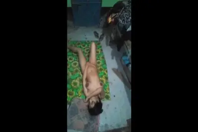 Ngentot Cewek Hijab Di Atas Alas Motif Bunga HD No Sensor